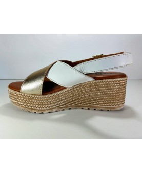 Sandalo con zeppa in pelle bianco e oro